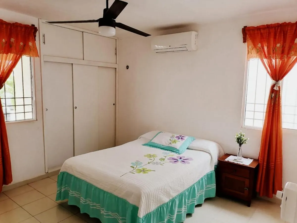 Comoda Casa Con Estacionamiento Y Wifi A 15Min Del Aeropuerto Merida Apartment
