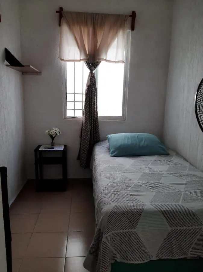 Comoda Casa Con Estacionamiento Y Wifi A 15Min Del Aeropuerto Merida 0*,