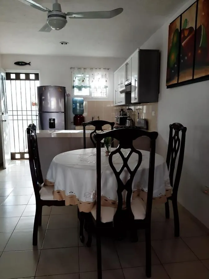 Comoda Casa Con Estacionamiento Y Wifi A 15Min Del Aeropuerto Merida Apartment