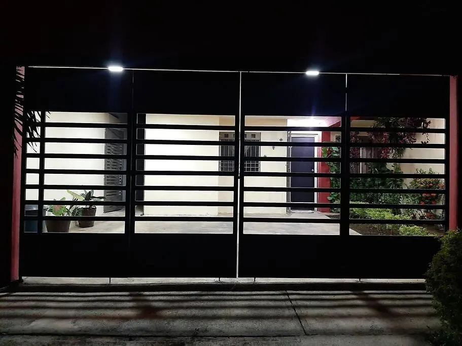 Comoda Casa Con Estacionamiento Y Wifi A 15Min Del Aeropuerto Merida Mexico