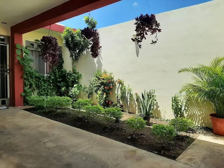 Comoda Casa Con Estacionamiento Y Wifi A 15Min Del Aeropuerto Merida Apartment