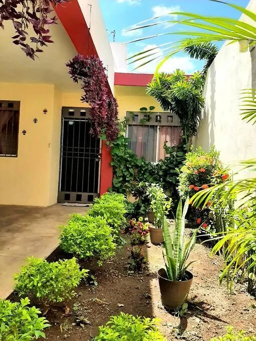 Comoda Casa Con Estacionamiento Y Wifi A 15Min Del Aeropuerto Merida